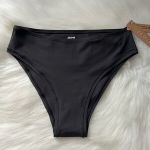 SKIMS Fits Everybody Cheeky Brief M PN-CBR-2029